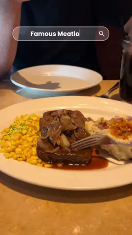 Famous Factory Meatloaf Served with Mashed Potatoes, Mushroom Gravy, Grilled Onions and Fresh Buttered Corn  ————— Famoso Bolo de Carne servido com purê de batata, cogumelos e cebola grelhados, e milho fresco na manteiga #meatloaf #cheesecakefactory #my1bite #orlando #foodtiktok 