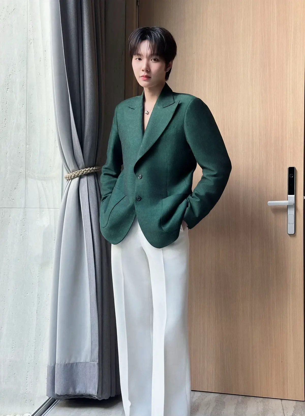 Model น้ำปิง นภัสกร 🤍 Wearing a suit from @basicinstinct.bkk — สูทลุคเนี้ยบที่ออกแบบมาให้ใส่ง่าย แต่ดูดีในทุกมุม บริการเช่าสูทและตัดสูทระดับพรีเมียม วัดตัวฟรี ปรับทรงก่อนรับชุด พร้อมอุปกรณ์ครบเซต ใส่ได้ทั้งงานแต่ง งานประชุม งานถ่ายแบบ หรืองานทางการทุกรูปแบบ 📲 Line: @basicinstinct | โทร: 088-649-9939 🕘 เปิดทุกวัน 10:00–18:00 น. (ยกเว้นวันพุธ) #เช่าสูท #ตัดสูท #สูทเจ้าบ่าว #น้ําปิงนภัสกร #nampingster 