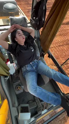 Lagunya🫠#fyp #kulitambang #operator_excavator #sulawesitenggara #pomalaasulawesitenggara 