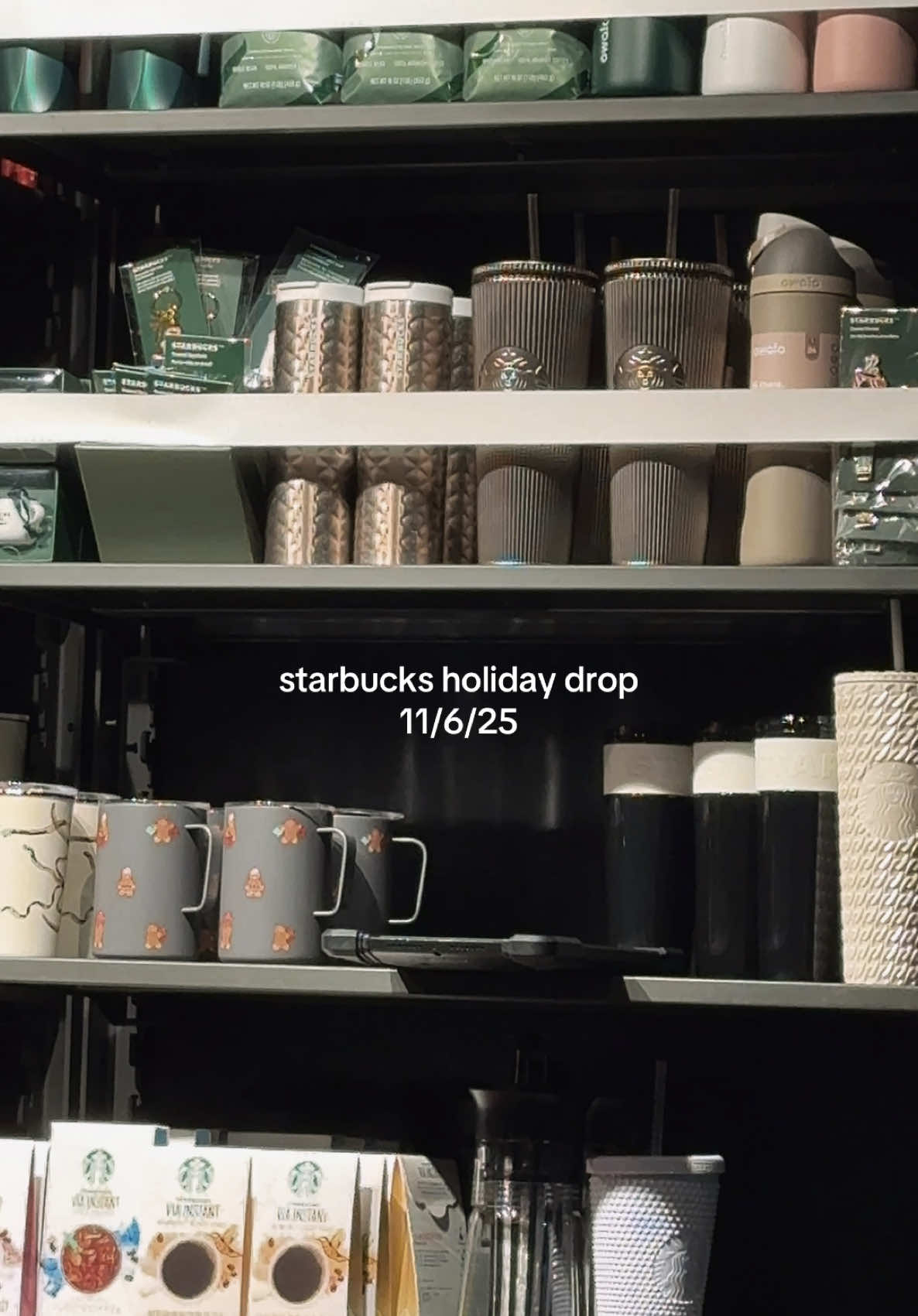 @Starbucks #starbucksdrinks #starbucksbarista #starbuckscups #starbuckscup #holidays #hellokitty #hellokittylover #starbucksbear #starbucksholidaycup #redcupday #explore #explorepage 