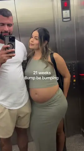 I already had a belly, but overnight I went from pregnant to PREGNANT 😅 #babybump #pregnant #momtobe #21weekspregnant #couples 