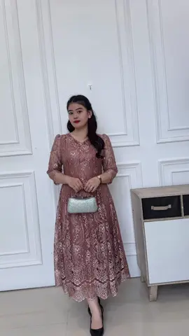 DRES SULTAN KITA JANGAN SAMPAI KEHABISAN 🔥😍 JOIN LIVE UNTUK DAPAT KAN HARGA AMBYAR ‼️🔥 #dresspestabrukatsimpleelegan #seragamnatal #dresnatal #trendingvideos #fyp 