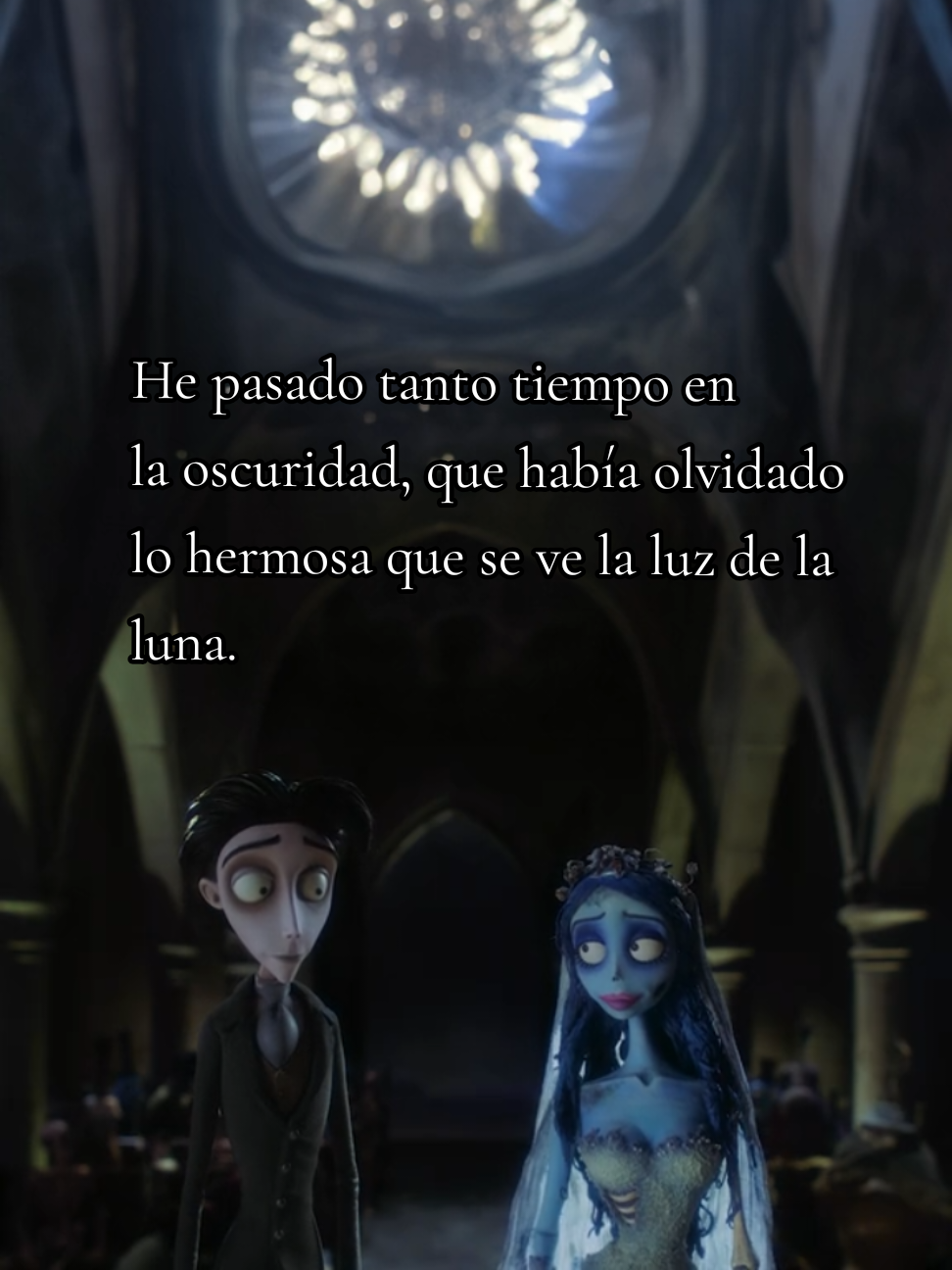 He pasado tanto en la oscuridad, que había olvidado lo hermosa que se ve la luz de la luna 🖤🌚✨️ #Emily #luna #TimBurton #gotico #amor 