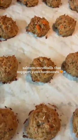 Quick, easy & protein-packed dinner 🧡🐟 Salmon + sweet potato = the hormone-friendly duo you didn’t know you needed 👏🏽 #saludbysarah #highproteinrecipes #healthymeals #thyroidsupport #postpartumnutrition