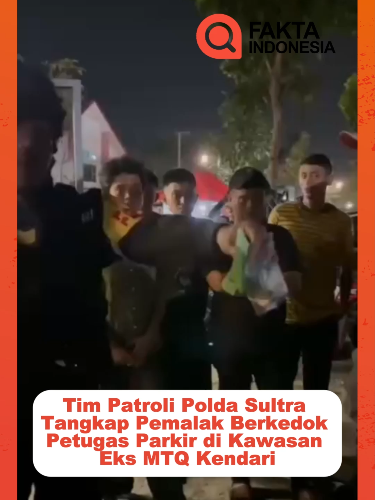 Tim Patroli Perintis Presisi Ditsamapta Polda Sultra berhasil meringkus dua pria (AR dan FI) yang meresahkan pelaku UMKM di kawasan Eks MTQ Kendari. Menurut Bripka Boy Sagita, kedua pelaku menggunakan modus penarikan uang parkir, namun uniknya pungli ini langsung menyasar pemilik lapak, bukan pengendara, agar tidak terdeteksi. Kepolisian telah berkoordinasi dengan Dishub dan memastikan aksi ini adalah pungutan liar. Penangkapan ini disambut positif oleh pedagang, yang berharap kawasan Eks MTQ kembali aman dari segala bentuk pemalakan. baca berita selengkapnya FAKTAINDONESIA.NET #PoldaSultra #Pungli #Pemalakan #Kendari #UMKM  #ViralTiktok #fyp