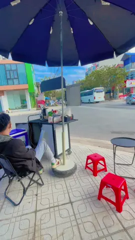 Bán cafe dạo mà ế quá 