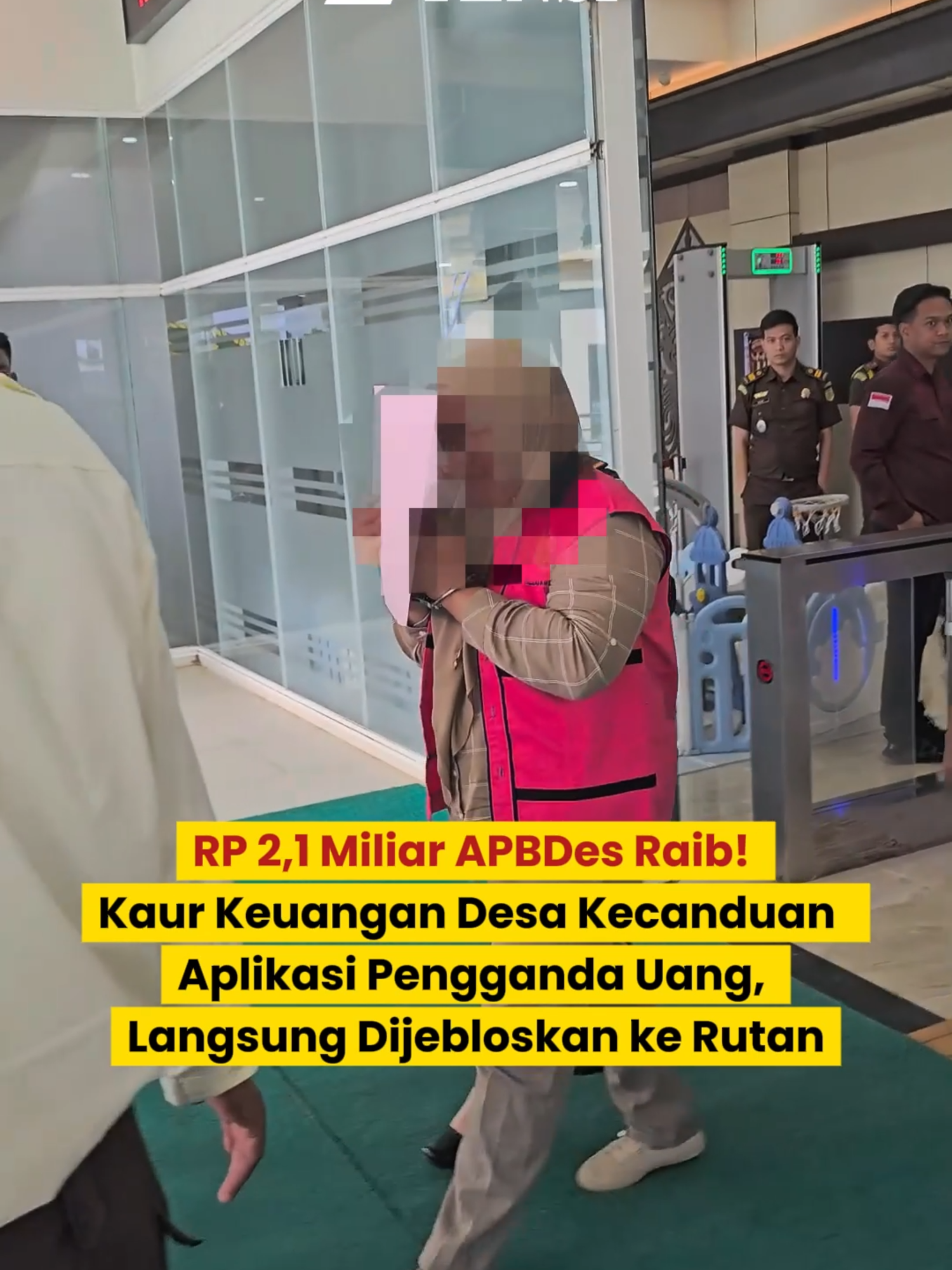 Kejaksaan Negeri (Kejari) Kutai Timur mengambil langkah tegas dengan menahan J, seorang Kaur Keuangan Desa Bumi Etam, Kecamatan Kaubun, atas dugaan tindak pidana korupsi yang merugikan keuangan negara hingga lebih dari Rp 2,1 Miliar. Uang Anggaran Pendapatan dan Belanja Desa (APBDes) tersebut dilaporkan habis digunakan oleh tersangka untuk bermain di 