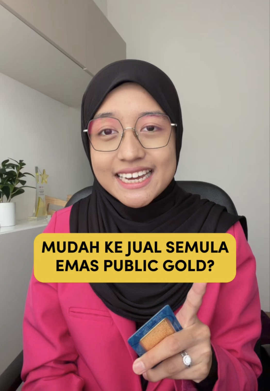 Ramai yang risau, kalau dah simpan emas di Public Gold, mudah ke nak jual semula?  Sebagai syarikat emas no. 1 di Malaysia, Public Gold menjanjikan proses jual beli emas yang paling mudah! Beli emas mudah, jual emas juga mudah.  Peace of mind simpan emas di Public Gold. Nak bermula? Rujuk pinned video di profile atau is bag biru. Saya bimbing sebaiknya. 