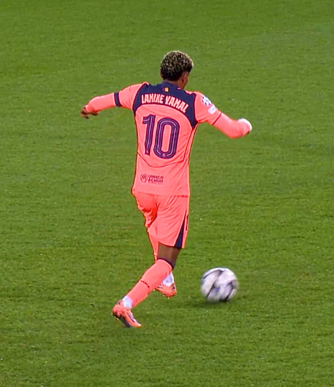 Lamine Yamal is BACK 🔥 #lamineyamal #yamal #fcbarcelona #football #fyp 