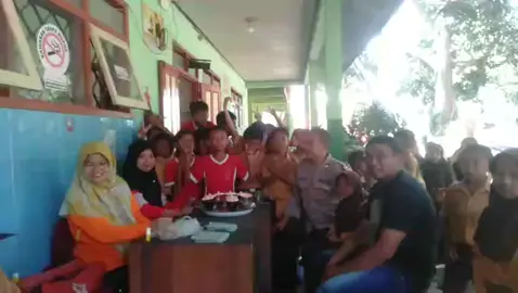 PATRIA Ps. Kanit Binmas Polsek Wuluhan Polres Jember Aiptu Nanang Budi Santoso Melaksanakan himbauan cegah Bulliying.  #kanitbinmaswuluhan  #polsekwuluhanpolresjember  #polriuntukmasyarakat  #bhabinkamtibmashadirberbuatbermanfaat 