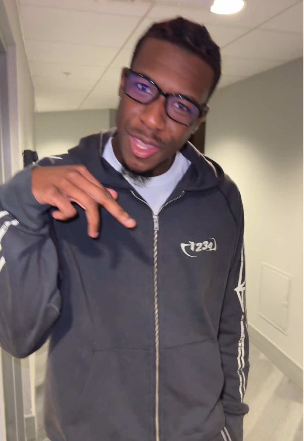 WALK LIKE YU DONT GAF