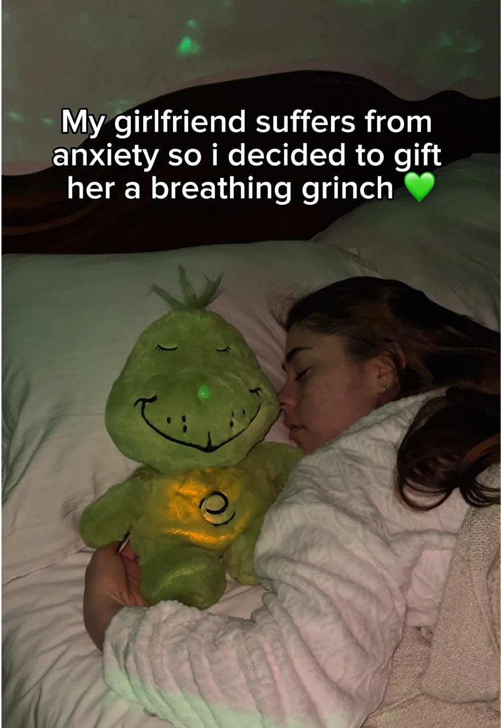This breathing grinch helps her with her anxiety 💚 #christmas #grinch #plushies #anxiety #sleepproblems 