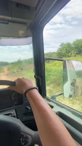 Kapan ya bisa bawa mobil gede itu😣#tambangbatubara #fypage #beranda 