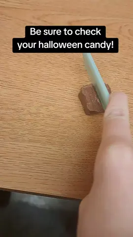 Found something spooky in my candy guys!!! Be careful #umamusume #mayanotopgun #meme #halloweencandy #umamusumememe 