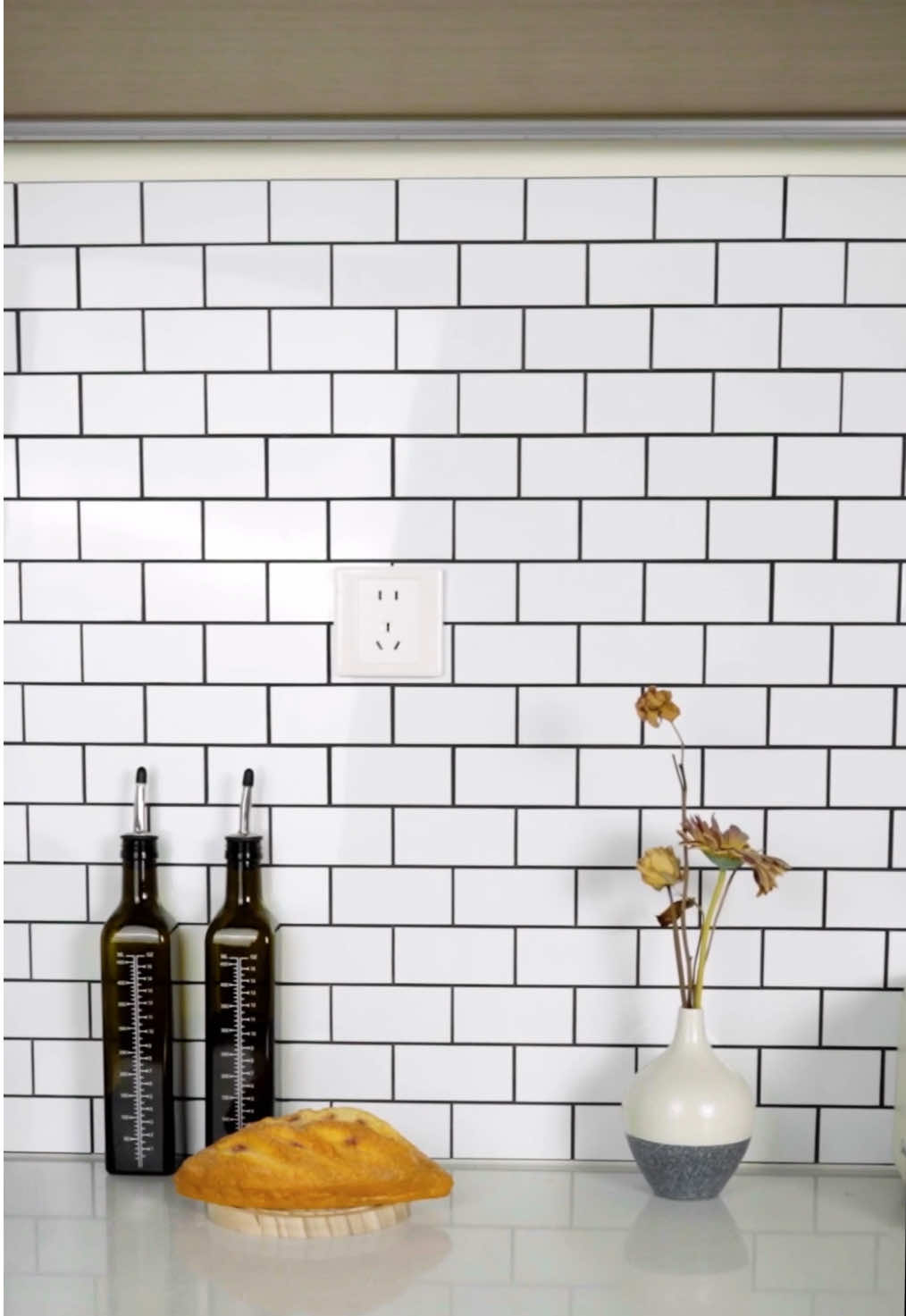 #stickgoo #peelandstickbacksplash #kitchendesign #homedecor #backsplash 