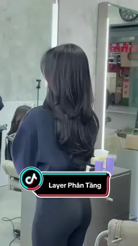 🙋🏻‍♀️ Bạn đang muốn thay đổi diện mạo? 🍂 Thử ngay Layer phân tầng Hàn Quốc 2026 – kiểu tóc giúp gương mặt gọn hơn, tóc vào nếp chuẩ.n salon #khuongminhhair #hairtrend2026 #layerphantang #uốntócđẹp #viral 