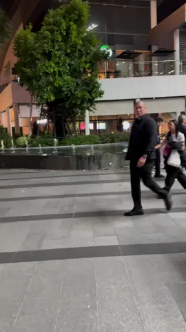 #วัยรุ่นเดินห้างคนนี้ท่าเดินคุ้นๆนะเนี่ยใช้ชีวิตแบบไลฟ์​สไตล์​ที่แท้ทรู#LISA​#wearelloud​