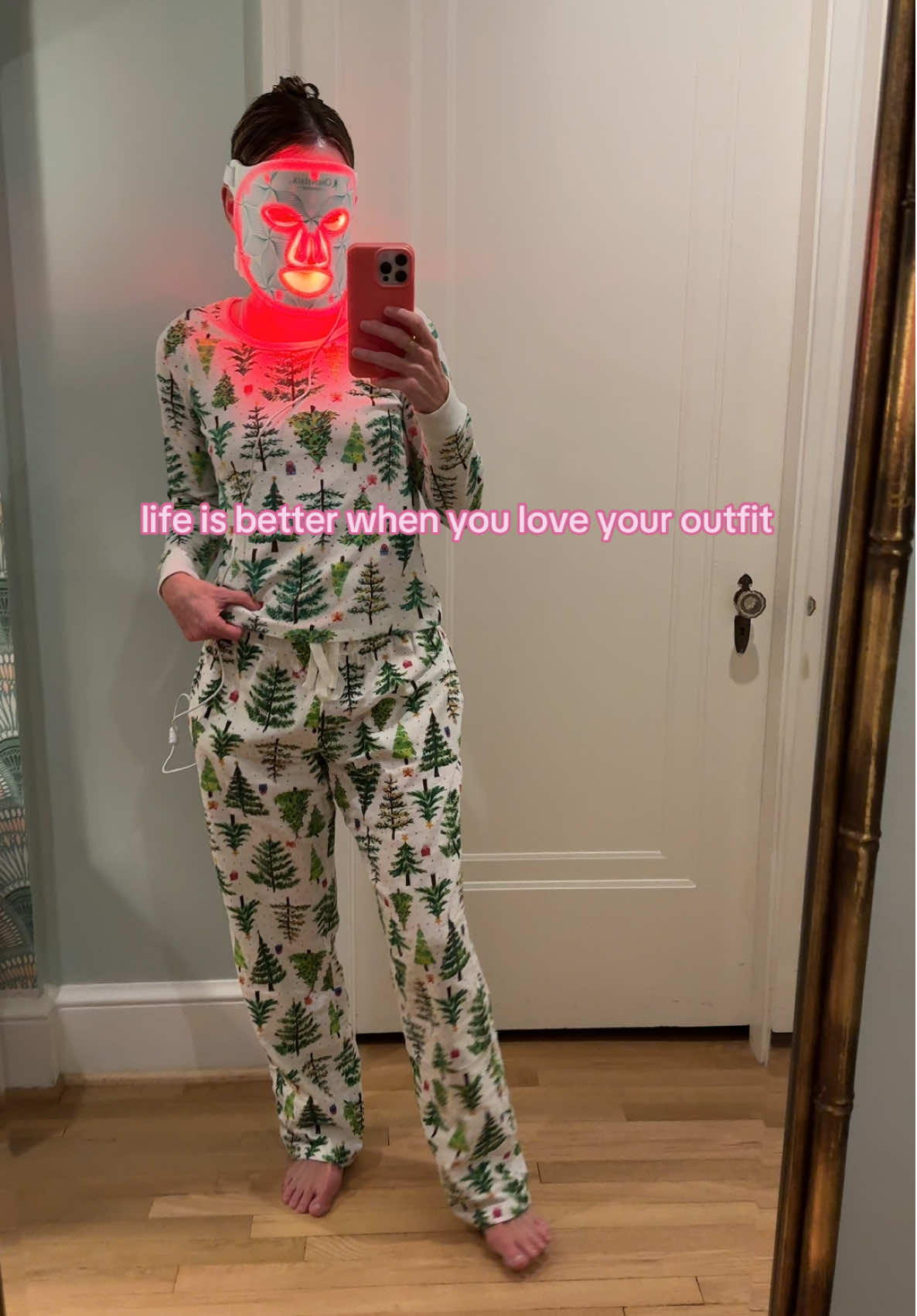 Absolutely do not tempt me with Christmas pajamas OK? 🤣 my mom got me this cozy set from @Old Navy  and they make my so happy. If it’s going to be dark by 6pm I need alllllll the happiness, twinkle lights and of my course my @omniluxled to complete the whole look ❤️  #christmaspajamas #christmasjammies #omnilux #nightroutine 