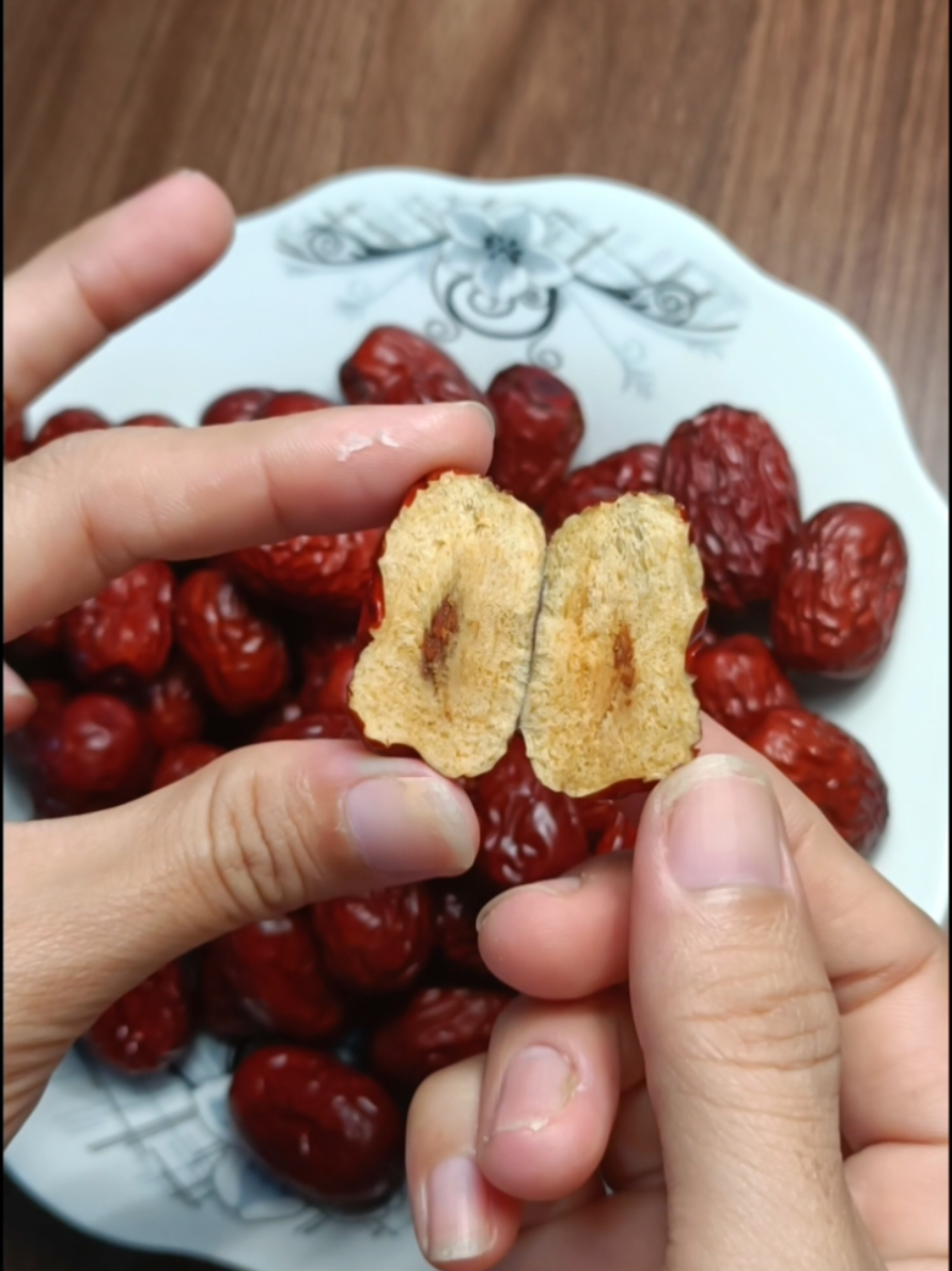 Táo đỏ Tân Cương để hầm canh chưng yến nấu chè ăn vật giá ưu đãi 49.000₫ hết chương trình khuyến mãi giá sẽ thay đổi . #thamoi#taodotancuong #taodo#xuhuongtiktok #xuhuong 