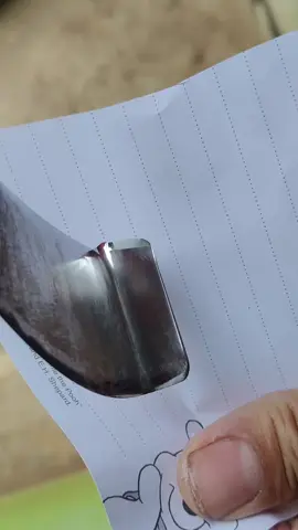 pisau sadap bahan baja import sudah sangat tajam sekali  #nyadapkaret #getahkaret #pendereskaret #petanikaret #pisausadapkaret 