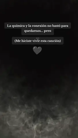 Nunca lo olvides — la versión más íntima 💭 La guitarra suena y mi pecho tiembla. No son notas… son lágrimas que viajan en el aire, son suspiros que no saben quedarse callados. Cada acorde me atraviesa. Siento la melodía como un roce en la piel del alma, un dolor que duele dulce, una memoria que no puedo soltar. Cuando la voz canta “quisiera decirte muchas cosas”, siento que soy yo misma hablando en secreto, gritando palabras que quedaron atrapadas, que nunca se atreví a entregar, pero que mi corazón guarda como oro. Cuando dice “no todo fue malo”, cierro los ojos y recuerdo… cada risa, cada broma, cada instante que me hizo volar. Mi alma lo sabe: hubo luz incluso en el dolor, hubo amor que me salvó en su momento. Cuando llega “ya no puedo seguir esperando”, mi corazón reconoce el cansancio profundo de mi alma, ese cansancio de amar sola, de dar sin que me devuelvan lo mismo. Y duele, sí… pero también libera. La canción me habla de mí. No de él. De mi pasión, de mi entrega, de mis noches de lágrimas, de mi fuerza que se atreve a amar aun con miedo. Cada acorde es un pedazo de mi verdad, cada silencio, un abrazo a mi propio dolor. Y cuando termina, queda un susurro: mi alma entiende que lo que viví fue real, que no todo terminó, solo cambió, y que puedo seguir volando, aunque la melodía siga recordando lo que fue. La guitarra no toca notas: toca mi corazón, mi historia, mi llanto, mi fuego, mi vuelo. Y yo, aquí, escuchándola, aprendo a soltar con ternura, a amar sin perderme, a recordar sin dejar de vivir.