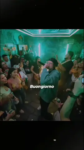 Buongiorno principessa, amore mío no te saco e la cabeza, estoy a mil, hey! porfa manda ping, acércate un chin que te hago Ling Ling! Una de las mejores canciones de Danny Ocean - 