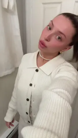 Someone please replace this ring🙏🏻 In God’s timing  (Just a funny lil TikTok) #fyp #jesuslovesyou #christiantiktok #godspromise #Jesus 