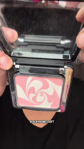 I continue to be impressed by this powder! @carslan_us #makeup #powder #settingpowder #brighteningpowder #matureskin 