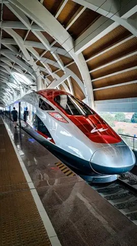 Kereta api ini memiliki kecepatan operasional hingga 350 km/h @Kereta Api Indonesia (Persero)  #woosh #train #keretaapi #fyp #cinematic 