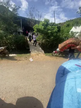 Ngoài kia đám cưới linh đình bao giờ mới tới lượt mình đây em 🤣#xuhuong 