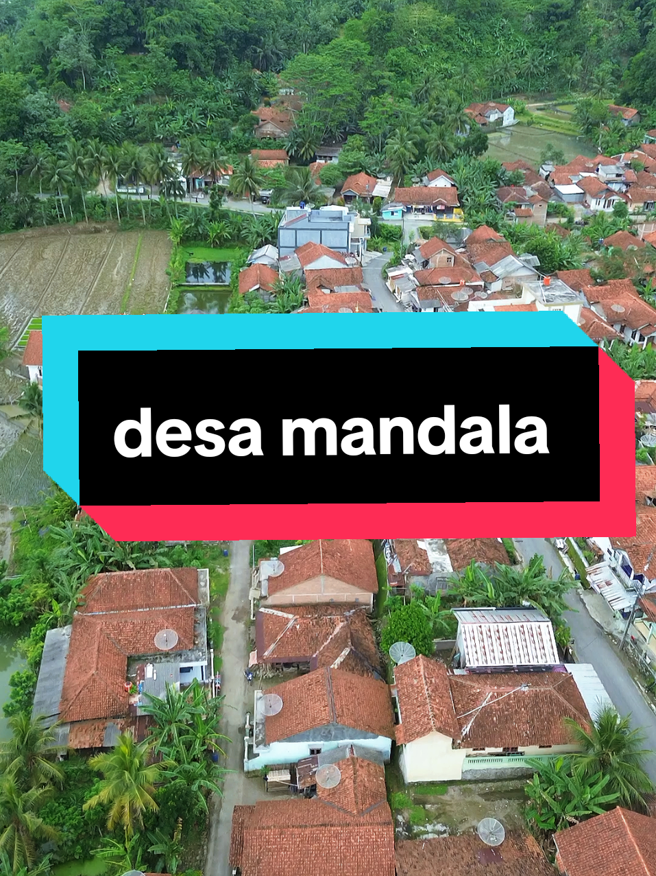 Menyapa dari langit Desa Mandala Lengkong 🌾 Pesonanya tak hanya hijau, tapi juga penuh ketenangan yang menyejukkan hati 🍃 dari udara, indah tanpa batas 💚 #MandalaLengkong #Cimanggu #Cilacap #KeindahanDesa           