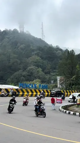 Aku  Kamu Dan Puncak Bogor 🫶🏻🍃 #fyp #puncakbogor #puncakpass #healing 