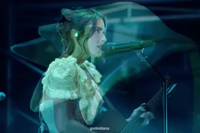 CLASSIC! 🤌 #gracieabrams #risk #live #applemusic #fyp @gracie abrams 