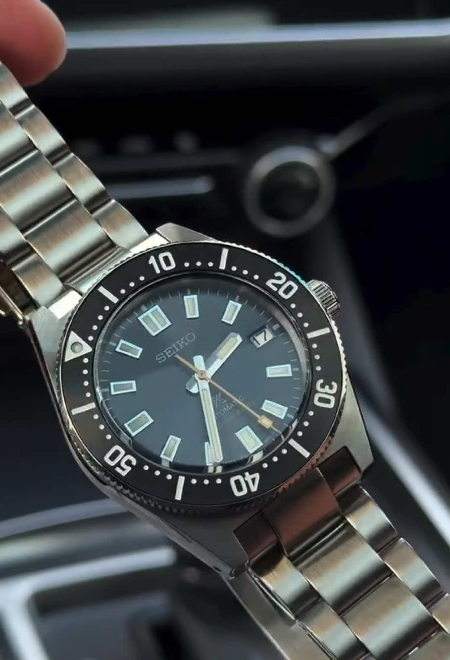 A real find for lovers of an active lifestyle and adventure! 🚀 This watch is the perfect companion for diving, mountaineering and just stylish everyday wear. 🔍 What‘s inside? • Unique design with bright accents for excellent readability in all conditions#seiko #watch #seikowach #fashion #collectors 