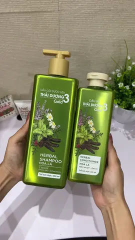 Thơm mượt hỗ trợ giảm rụng gầu kích mọc ạ #daugoithaoduoc #daugoitrigau #daugoithaiduong #xuhuong #tranghatay96 