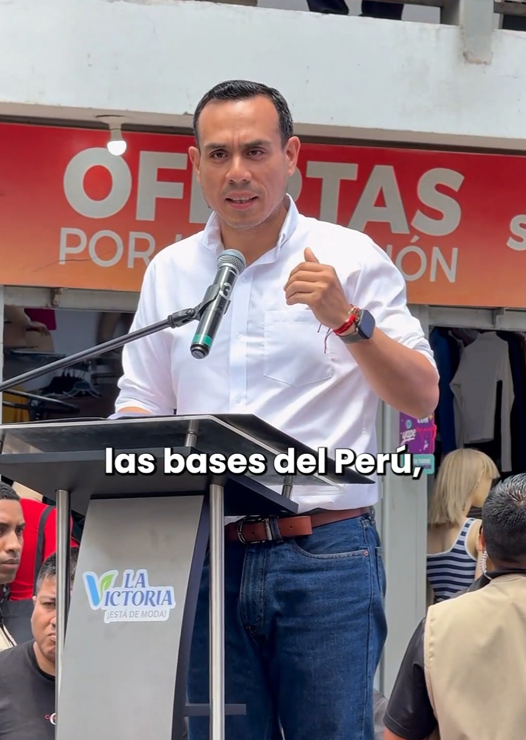 💪 Orden y seguridad para construir el futuro del Perú. Participé en la ceremonia por el primer aniversario de la liberación del Damero B de Gamarra, en La Victoria. Recorrí sus calles y supervisé el sistema de videovigilancia del CECOM, constatando el trabajo conjunto entre el Estado y la Municipalidad para mantener el orden, combatir la inseguridad y seguir impulsando el desarrollo de miles de peruanos. 🇵🇪 @Presidencia del Perú 🇵🇪 @Ministerio del Interior 🇵🇪  @Ministerio de la Producción  #peru🇵🇪 #JoséJerí #GobiernoDelPerú #gamarra #fyp 