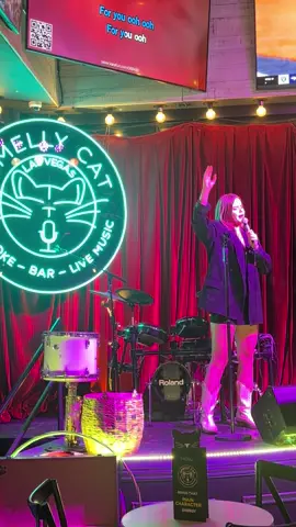 Everyone give Sandra all your love! She seriously is amazing!!  Follow her on Instagram: _sandra_rusin_music  Thanks for coming into our Karaoke bar in Vegas at “The Smelly Cat Karaoke Bar” ❤️ 