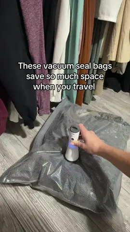 These vacuum seal travel bags are a MUST for every chronic overpacker! Best travel hack I’ve ever found #traveltips #traveltok #travelbag #vacuumsealer #packingtips 