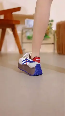 Jadi tinggi 7cm pakai sneakers ini #sepatusneakerwanita #sepatuwanita #sepatutrendy #ootdfashion 