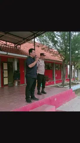 Bhabinkamtibmas kelurahan mintaragen memberikan sosialisasi pendaftaran SMA Kemala Taruna Bhayangkara tahun ajaran 2026 - 2027 di SMP N. 12 kota Tegal,adalah bentuk Polri Hadir di tengah masyarakat. #Bhabinkamtibmas  #binmaspolri  #salingjaga 