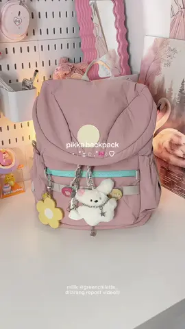 Pokoknya ngga bosa sama backpack pink 🎀 btw backpacknya ukuran mini, muat buku paket, lks & laptop ✨MAX 13 INCH✨ compartmentnya byk, bahan crinkle nylon, udh water repellent 🌧️💫 #tassekolah #ranselsekolah #backpack #foryou #fypgakni 