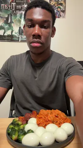 Shrimp pasta, Brussel sprouts, chicken wings and 8 eggs. I was still hungry after so I had more pasta, some watermelon, clementines and an apple. Video is in 2x speed. 