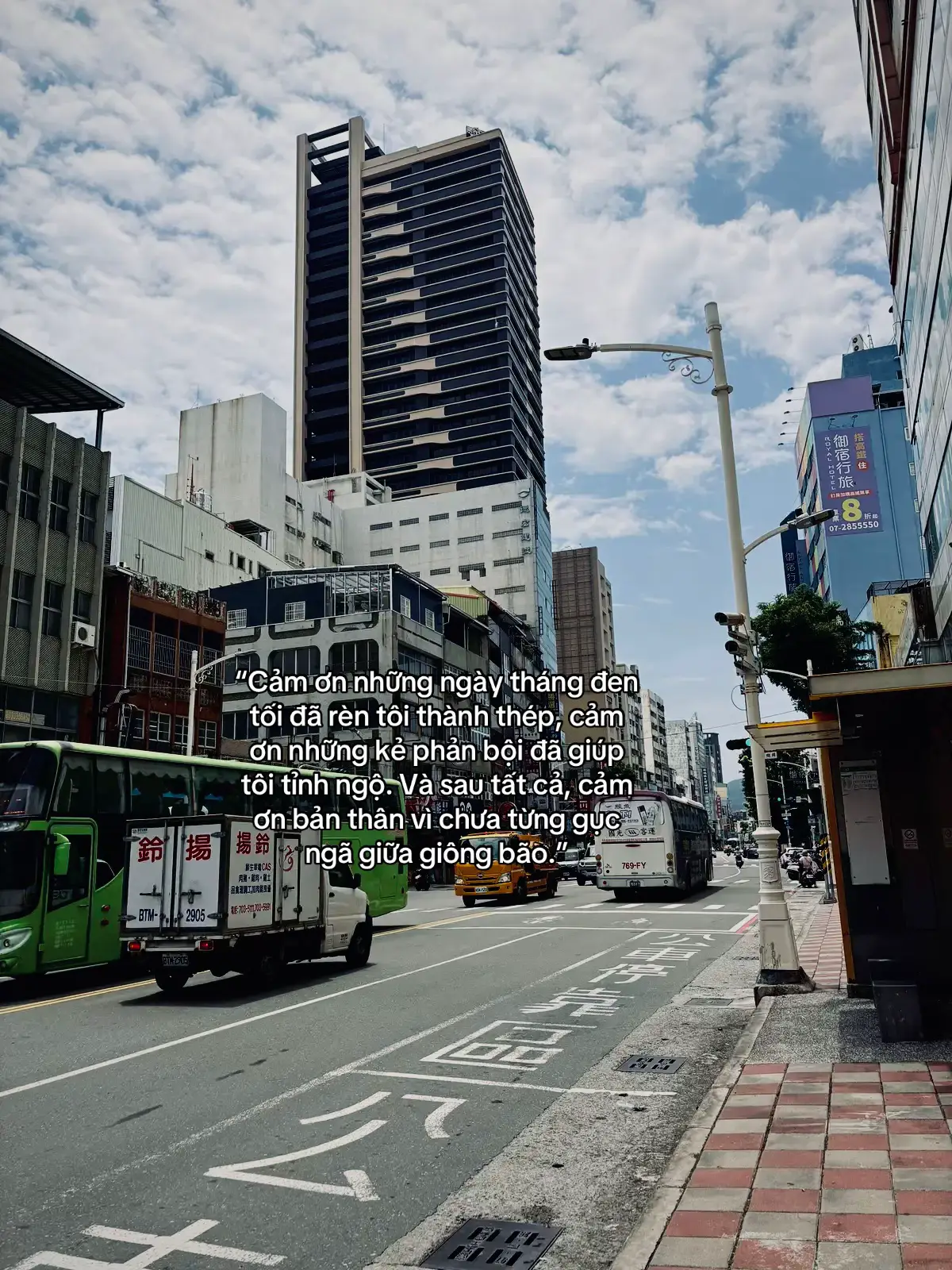 “Cảm ơn những ngày tháng đen tối đã rèn tôi thành thép, cảm ơn những kẻ phản bội đã giúp tôi tỉnh ngộ. Và sau tất cả, cảm ơn bản thân vì chưa từng gục ngã giữa giông bão.”#xh #tâmtrạng 