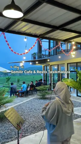 untuk kalian yg lagi nyari cafe suasana adem pedesaan view sawah dan gunung di Tasik, semilir cafe bisa jadi salah satu rekomendasi buat kalian✨ 📞 ‪082128136224‬ 📍Semilir Cafe, Jl. Cisinga KM 4 Gombong, Tasikmalaya #semilircafetsm #tasteandnuance #coffeeshop #coffeeshoptasik #coffeeshoptasikmalaya  