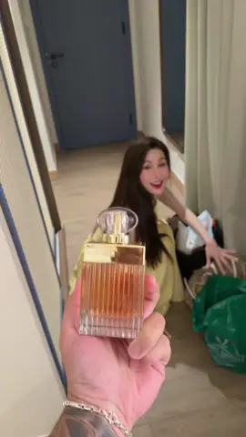 lục hết tung lên rồi ổng nói ổng cất... mùi tui thích mấy bà.. #xuhuong #nuochoa 