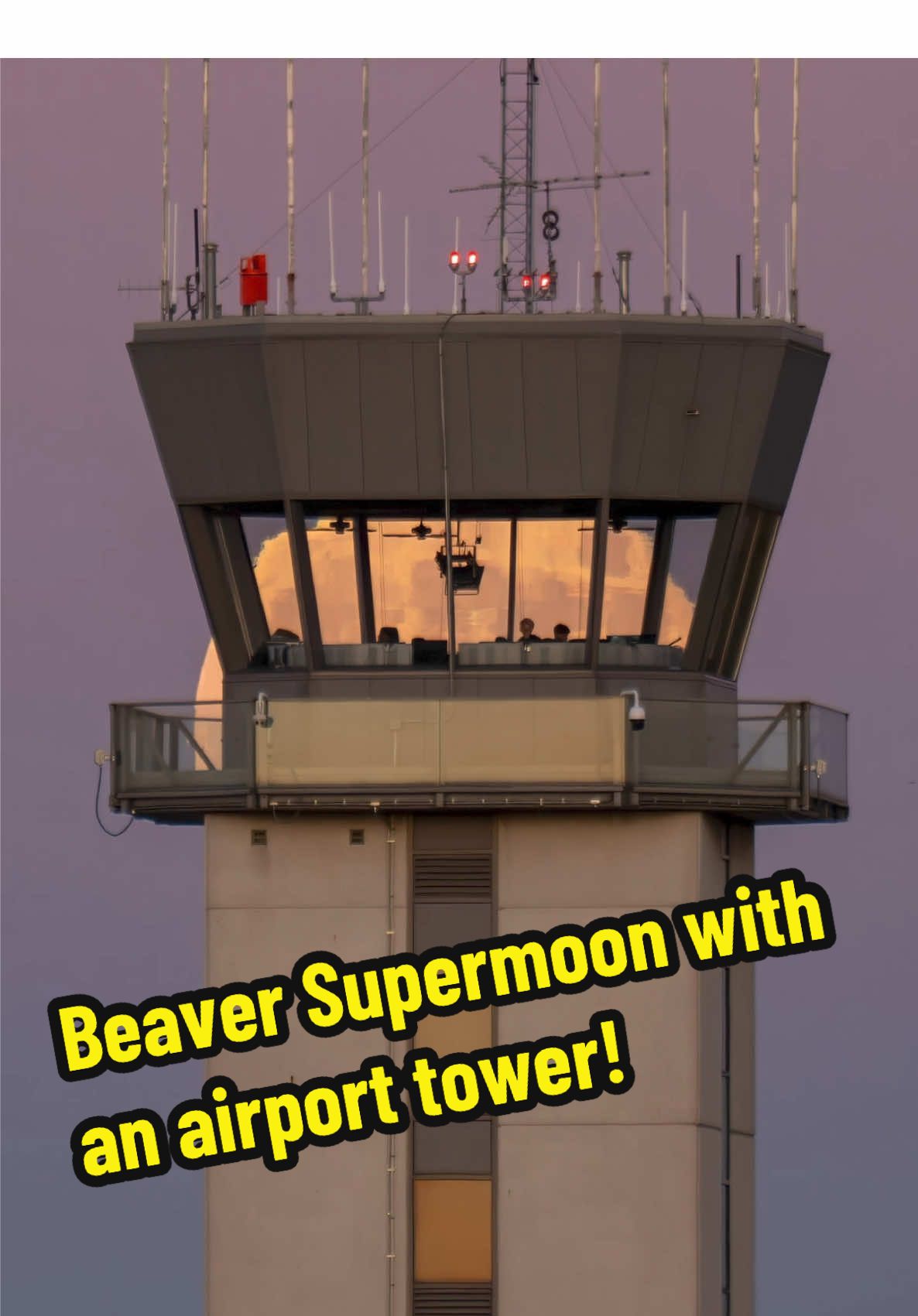 Air traffic controllers at Chicago Executive Airport (PWK) guiding tonight's full moon rise. November's Beaver supermoon is the closest, biggest, and brightest of 2025. #fullmoon #moon @@Sony Alpha 
