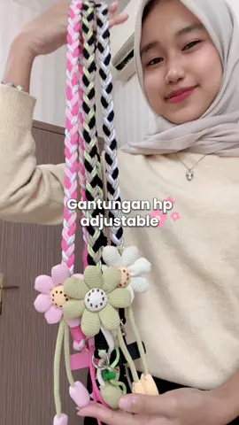 Ga nyesel dehh checkout barang bermanfaat dan selucu iniii🥹🫵🏻 Udah bisa dipake anak kecil juga karena bisa dipanjang pendekin✨ #gantunganhp #lanyard #talihp #adjustable #fypage 