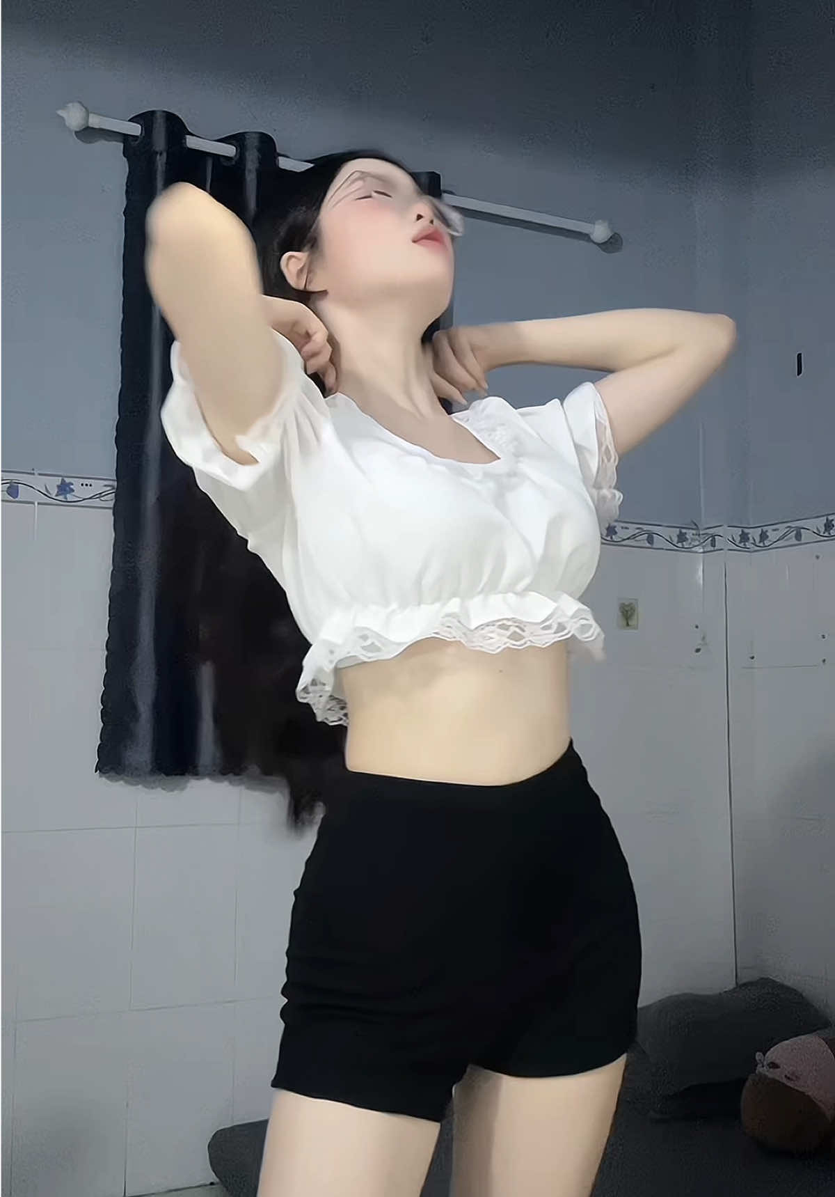 Mong là kh làm đứt chuỗi tháng 11 của ae🥵 (áo: @Blue Star - Thời Trang Nữ)