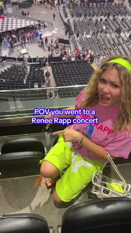 @reneé I can’t help it #reneerapp #reneetour #reneerapptour #poisonpoison #bitemetour @aislinn 