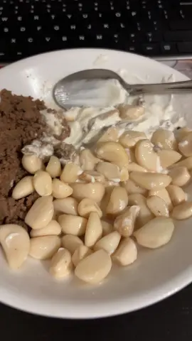 Just a few pieces of garlic will heal ur tummy! #garlic #pickledgarlic #fypage #viral #yogurt 